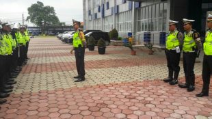 Kasat Lantas Polresta Bogor saat pimpin apel Persiapan Pengamanan Libur Panjang Imlek, Kamis 15/2 (dok. KM)
