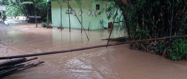 Tempat pembuangan sampah 3R yang terendam banjir di Perumahan Gaperi II, Bojonggede, Bogor 5/2/18 (dok. KM)
