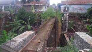 pembangunan jembatan di desa Rawapanjang, Kecamatan Bojonggede, Kabupaten Bogor, Kamis 1/2/18 (dok. KM)