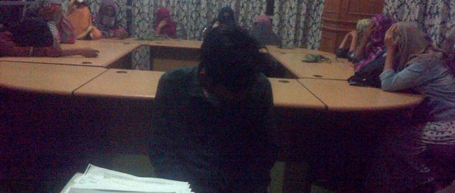 Sejumlah remaja putri yang berhasil diamankan oleh pihak petugas Wilayatul Hisbah (WH) Kota Langsa dalam penggrebekan di salah satu cafe di Jl. A. Yani Gp Jawa Belakang Kota Langsa 25/02 (dok.KM)