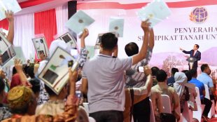 Presiden Joko Widodo saat pembagian sertifikat tanah di Bogor, Selasa 6/3 (dok. KM)