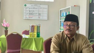 Keterangan foto: Kamad MTs Al Kautsar Saat Diwawancarai Tim KM