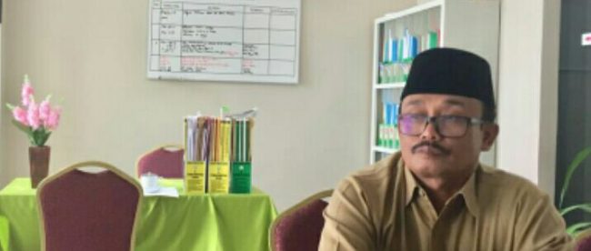 Keterangan foto: Kamad MTs Al Kautsar Saat Diwawancarai Tim KM