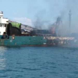 Kondisi kapal KM. Michael Putra saat kebakaran di Perairan Selat Gelasa, Kamis 1/3/2018 (dok. KM)