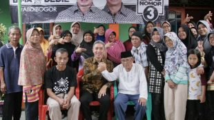 Calon Wakil Walikota Bogor Dedie A Rachim bersama rombongan pengajian Ciluar, Kota Bogor Sabtu 03/03/2018 (dok. KM)