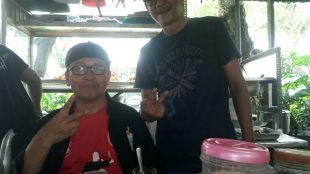 H. Asep Suherdi, pedagang gorengan yang sukses di Bogor saat ditemui Kamis (14/03/2018) (dok.KM)
