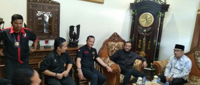 Ridwan Kamil disaat berada di rumah Gus Fauzi Ali Hanafi (dok. KM)