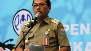 Walikota Jakarta Selatan, Tri Kurniadi saat menyampaikan pesan pada acara penyerahan bantuan beasiswa dari Bazis Jakarta Selatan