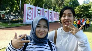 Warga Kota Bogor sedang menikmati bermain di kawasan Lapangan Sempur, Kota Bogor. (Dok. KM)