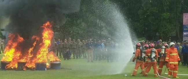 Simulasi Penanganan Dan Penyelamatan Korban Kebakaran Oleh Tim Damkar Depok