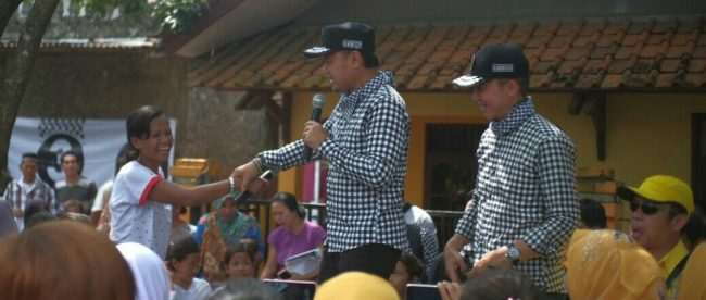 Calon Walikota dan Wakil Walikota Bogor Bima Arya - Dedie A Rachim bersama warga Situgede, Kecamatan Bogor Barat (dok. KM)
