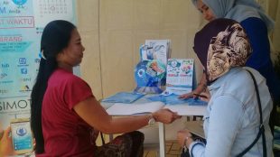 Warga Kota Bogor antusias mendatangi stand PDAM Tirta Pakuan, Kamis 1/3/2018 (dok. KM)