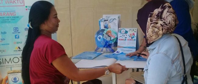 Warga Kota Bogor antusias mendatangi stand PDAM Tirta Pakuan, Kamis 1/3/2018 (dok. KM)