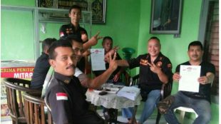 Antusiasme masyarakat terhadap pasangan calon Bupati Ade Yasin dan Wakil Bupati Iwan Setiawan no urut dua (HADIST) terlihat dari jumlah formulir dukungan yang dihimpun ormas Benteng Padjajaran. (dok.KM)