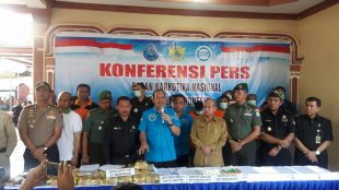 Konferensi Pers BNN RI dan BNNK Aceh Tamiang yang dihadiri oleh Bupati Aceh Tamiang , Kapolres Aceh Tamiang, Ketua DPRK Aceh Tamiang, dan kajari Aceh Tamiang, Senin 2/4 (dok. KM)