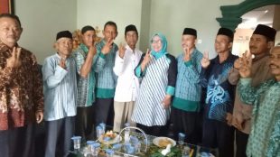 Calon Bupati Bogor Ade Yasin (tengah) saat menerima kedatangan sejumlah tokoh masyarakat di kediamannya, Kamis (5/4/2018) (dok.KM)