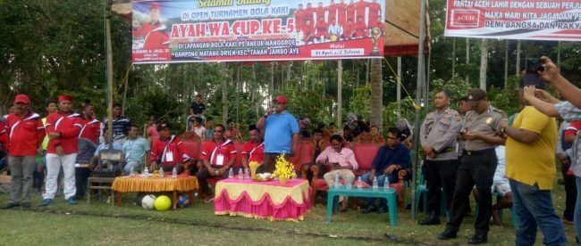 Wakil Bupati Aceh Utara Fauzi Yusuf saat memberikan sambutannya pada pembukaan Open Turnamen Piala Ayahwa Cup Ke-5, Sabtu 21/4 (dok. Az/KM)