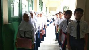 Siswa SMPIT Busyro Al Karim bersiap untuk mengikuti UNKP (dok. KM)