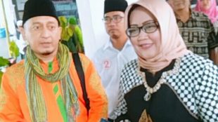 Dai kondang Ustadz Zacky Mirza bersama Calon Bupati Bogor Ade Yasin, Kamis 26/4 (dok. KM)