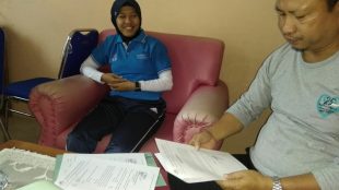 Sekretaris Dispora Tanggamus Ristika Trianita dan Kabid humas IKP Diskominfo Derius Putrawan, memberi jawaban terkait pernyataan IYOS.