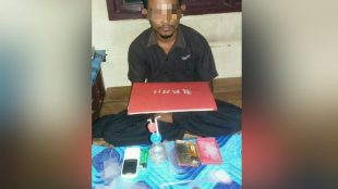 Tersangka pengedar sabu berinisial Nas, saat diamankan Polsek Langkahan, Aceh Utara, Sabtu (14/4)