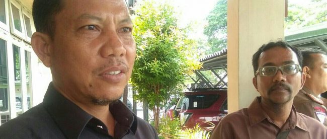 Panitera Pengadilan Agama Kabupaten Bengkalis, Zulkifli saat diwawancarai di Aula Gedung Bathin Betuah Kecamatan Mandau Duri