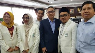 Ketua DPP Bidang Humas Infokom Bakomubin, Wakil Ketua DPP Bakomubin dan jajarannya usai meminta pendapat atas dualisme Bakomubin kepada Dewan Pakar Bakomubin, Dr. Zulkifli Hasan yang juga Ketua MPR RI, Sabtu, 12/5/2018