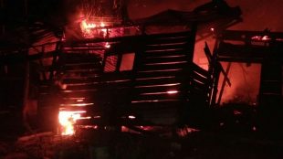 Rumah semi permanen ludes terbakar pada Sabtu malam 19/5 (dok. KM)