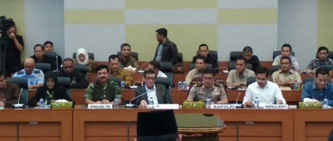 Raker Komisi I DPR RI dengan Panglima TNI dan Menkumham, Kamis 24/5 (dok. KM)