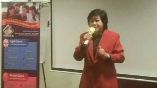 Pemilik Lembaga Kursus Little Eagle, Merry Debora Solaiman Saat Memberi Sambutan pada acara Graduation Day, Jumat 25/5/2018 (dok. KM)