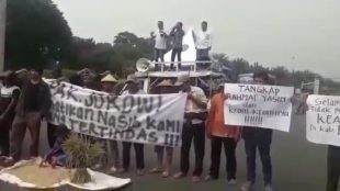Aksi unjuk rasa petani korban dugaan penyerobotan tanah oleh mantan bupati Bogor Rahmat Yasin (dok. KM)