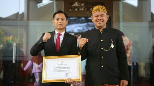 AKP Bimantoro Kurniawan bersama Kapolres Bogor AKBP Andi M. Dicky di Cibinong, Minggu 3/6 (dok. KM)