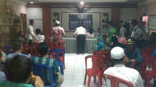 Pemberian insentif/honorarium 6 bulan kepada lembaga desa di Desa Sirnagalih, Kecamatan Tamansari, Kabupaten Bogor, Sabtu 9/6 (dok. KM)