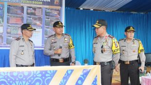 Kapolda Jabar Irjen Pol Agung Budi Maryoto di Pos Pam Cisarua, Bogor, Jumat 8/6 (dok. KM)