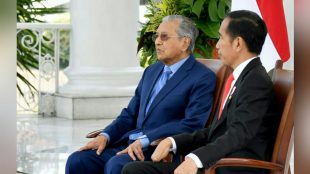 Presiden Joko Widodo berbincang dengan Perdana Menteri Malaysia Mahathir Mohamad di Istana Bogor, Jumat 29/6 (dok. KM)
