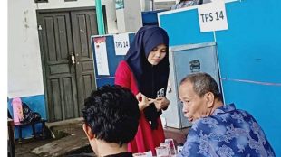 Suasana salah satu TPS pada pilihan kepala daerah Kota Tangerang di Kelurahan Margasari, Karawaci, Kota Tangerang 27/9/2018 (dok. KM)