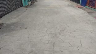 Kondisi jalan lingkungan di RT 014/08 kav. Perwirasari Bekasi Utara (dok. KM)