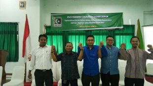 Koordinator Presidium Kahmi Zubair Halim (tengah) didampingi pengurus lainnya (dok. KM)