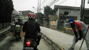 Proyek pembangunan jalan dan jembatan, peningkatan Jalan Cilebut- Citayam, Kabupaten Bogor, Selasa 10/07/2018 (dok. KM)