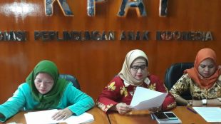 Retno Listyarti komisioner KPAI bidang pendidikan saat memberikan jumpa pers di Jakarta, Senin (13/8) (dok. KM)