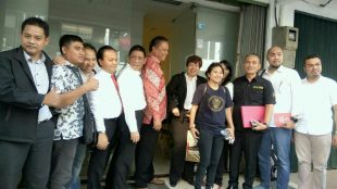 Foto Bersama ALB dan Pengurus di depan Kantor PP Ikatan Notaris Indonesia (dok. KM)