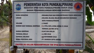 Papan nama proyek di Kolong Jelana, Pangkalpinang (dok. KM)