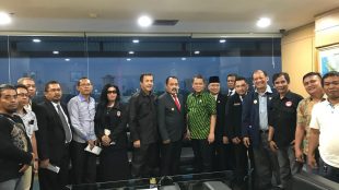 Foto bersama Menteri Komunikasi dan Informasi Rudiantara bersama para pimpinan organisasi yang tergabung dalam Sekretariat Bersama Pers Indonesia di Kantor Kementerian Kominfo, Rabu, 26/9/2018.