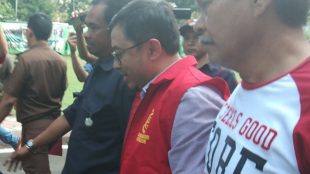 Direktur Umum PD PPJ Kota Bogor, DS Saat Ditetapkan Menjadi Tersangka Oleh Kejari Kota Bogor (dok. KM)