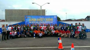 Pose bersama peserta lomba Safety Riding For Police and Stakeholder se-Kabupaten Banyumas, Sabtu, 1/9/2018