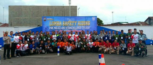 Pose bersama peserta lomba Safety Riding For Police and Stakeholder se-Kabupaten Banyumas, Sabtu, 1/9/2018