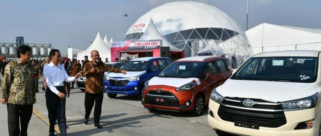 Presiden Joko Widodo melepas Ekspor Mobil Toyota Tahun 2018 di IPC Car Terminal, Pelabuhan Tanjung Priok, Jakarta Utara, Rabu, 5 September 2018.