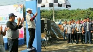 Dirut PDAM Tirta Pakuan Kota Bogor Deni Surya Senjaya Bersama Wakil Walikota Bogor Usmar Hariman Saat Membuka Jalan Sehat Haornas ke 35 Tahun 2018 (dok. KM)