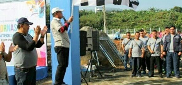 Dirut PDAM Tirta Pakuan Kota Bogor Deni Surya Senjaya Bersama Wakil Walikota Bogor Usmar Hariman Saat Membuka Jalan Sehat Haornas ke 35 Tahun 2018 (dok. KM)
