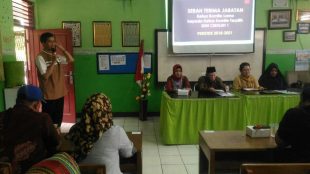Suasana pemilihan ketua komite sekolah SDN Cibuluh 1, Jumat 21/9/2018 (dok. KM)